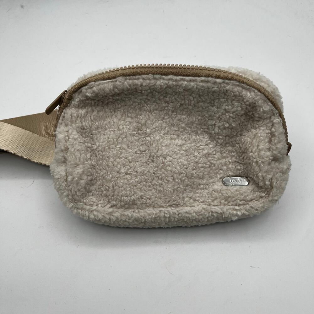 Lole Cream Sherpa Adjustable Belt‎ Bag